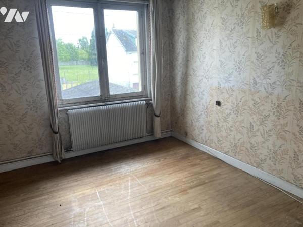 AGNY - MAISON A RENOVER ENTIEREMENT avec garage et jardin. 