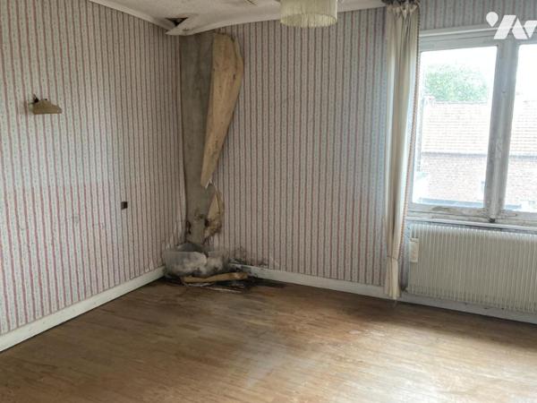 AGNY - MAISON A RENOVER ENTIEREMENT avec garage et jardin. 