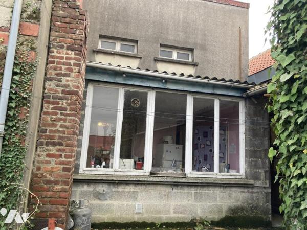 AGNY - MAISON A RENOVER ENTIEREMENT avec garage et jardin. 