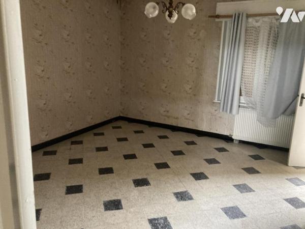 AGNY - MAISON A RENOVER ENTIEREMENT avec garage et jardin. 