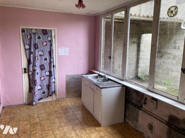 AGNY - MAISON A RENOVER ENTIEREMENT avec garage et jardin. 