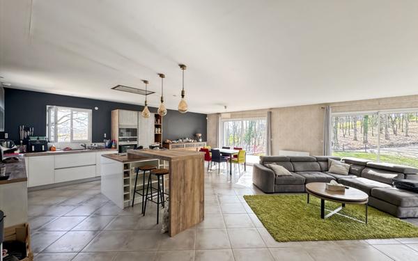 Maison à vendre    6 pièces •  Trélissac