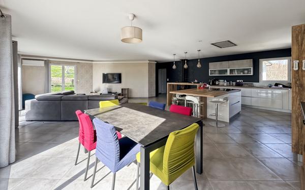 Maison à vendre    6 pièces •  Trélissac