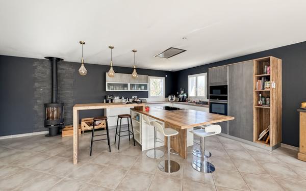 Maison à vendre    6 pièces •  Trélissac