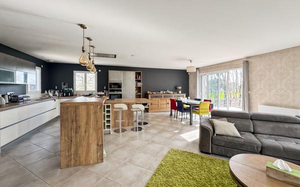 Maison à vendre    6 pièces •  Trélissac