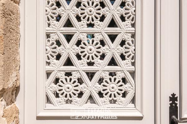 Élégante maison de maître avec son parc arboré et sa piscine