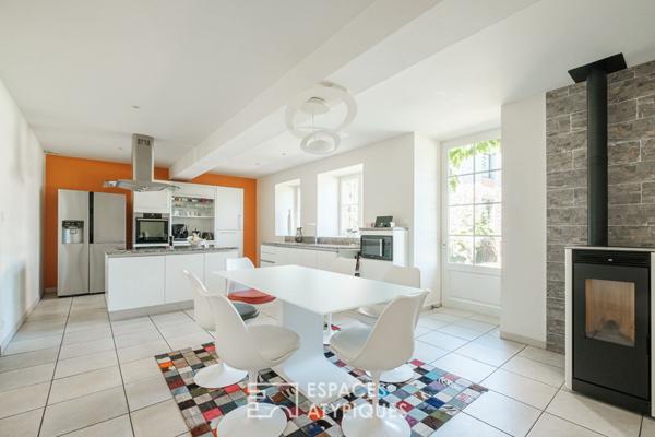 Élégante maison de maître avec son parc arboré et sa piscine