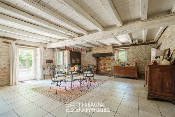 Élégante maison de maître avec son parc arboré et sa piscine