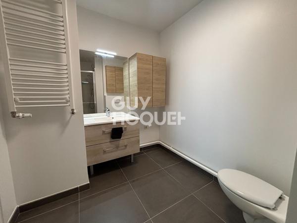 A LOUER DEUX PIECES MEUBLE