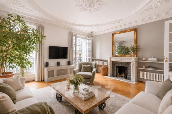 PARIS VIIIe - St Augustin/Europe - Appartement familial de 182m2