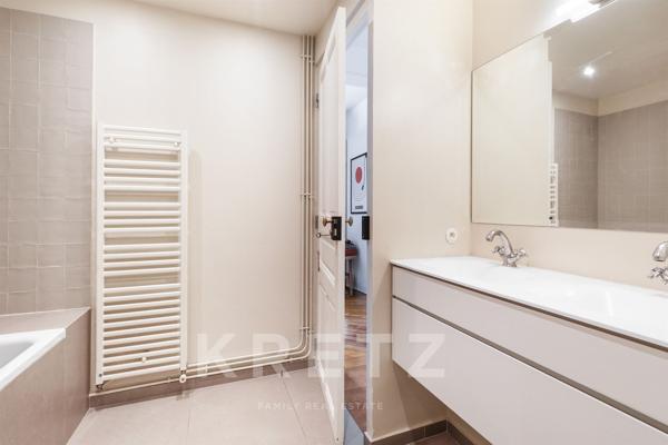 PARIS VIIIe - St Augustin/Europe - Appartement familial de 182m2