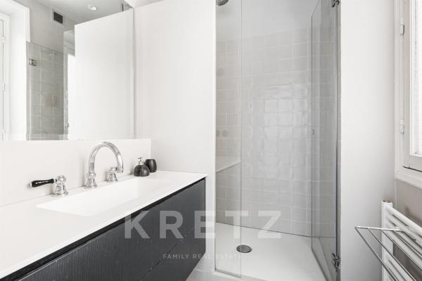 PARIS VIIIe - St Augustin/Europe - Appartement familial de 182m2