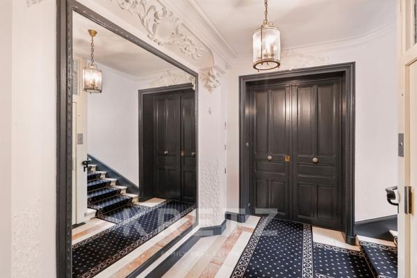 PARIS VIIIe - St Augustin/Europe - Appartement familial de 182m2