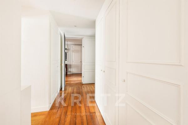 PARIS VIIIe - St Augustin/Europe - Appartement familial de 182m2