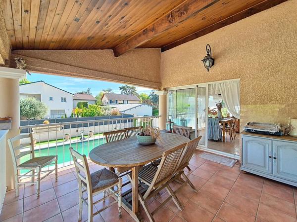 Villa traditionnelle dans un secteur résidentielle, proche des transports  en communs