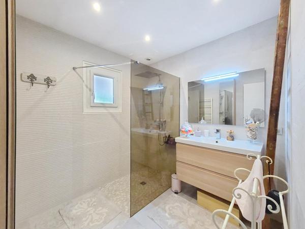 Villa traditionnelle dans un secteur résidentielle, proche des transports  en communs