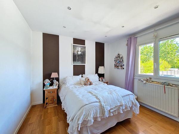 Villa traditionnelle dans un secteur résidentielle, proche des transports  en communs