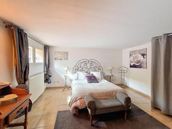 Villa traditionnelle dans un secteur résidentielle, proche des transports  en communs