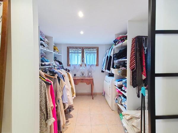 Villa traditionnelle dans un secteur résidentielle, proche des transports  en communs