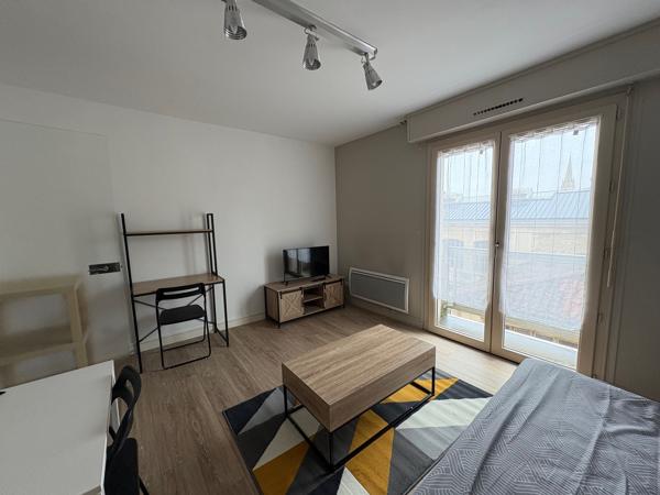 Studio
                                                                                                                                                                                                                                                                                                                        1 pièce(s)                                                                                                                                                                                                                                                                                                                              27.8  m²