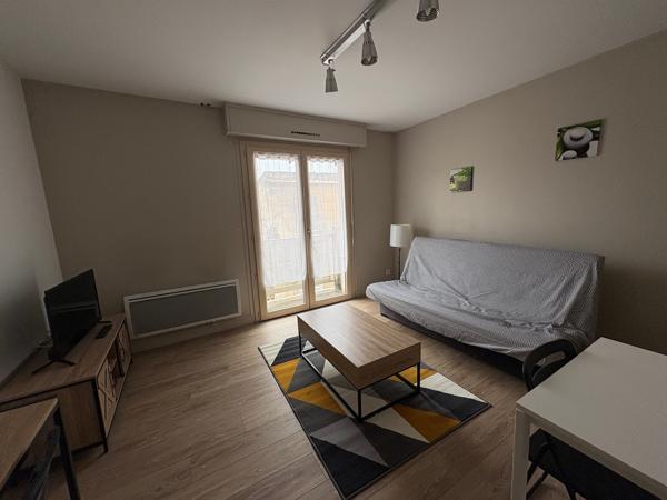 Studio
                                                                                                                                                                                                                                                                                                                        1 pièce(s)                                                                                                                                                                                                                                                                                                                              27.8  m²
