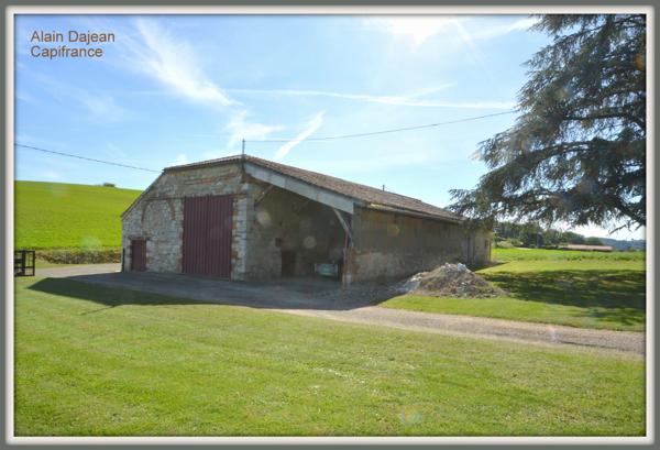 Dpt Lot et Garonne (47), à vendre proche d' AGEN Propriété P8 de 385 m² plus dépendances de 400 M2- Terrain de 25 HA