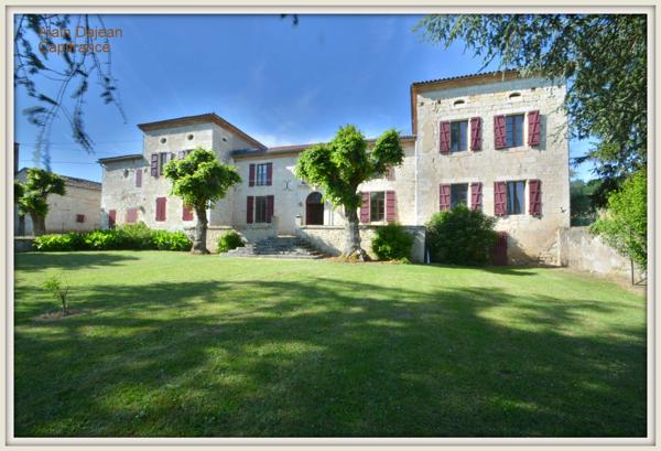 Dpt Lot et Garonne (47), à vendre proche d' AGEN Propriété P8 de 385 m² plus dépendances de 400 M2- Terrain de 25 HA