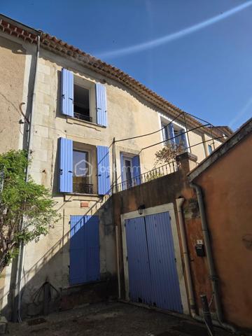 Situé au cœur d’un village, cet immeuble de caractère sur trois niveaux offre de nombreuses possibilités : investissement locatif, projet familial ou résidence principale avec revenus complémentaires.

Rez-de-chaussée – environ 82 m²

Un espace authentique comprenant :

une pièce de vie avec voûtes en pierre,
une chambre,
une cuisine,
une salle de bain.

Des travaux de rénovation sont à prévoir afin de remettre l’ensemble au goût du jour et révéler tout son potentiel.

1er étage – appartement d’environ 45 m²

Appartement lumineux composé :

d’une chambre,
d’un séjour avec cuisine ouverte,
d’une salle d’eau,
d’une belle terrasse agréable et ensoleillée.

2 ème étage – appartement d’environ 70 m²

Appartement comprenant :

un séjour,
une cuisine,
trois chambres,
une salle d’eau,
WC indépendants.

Les + du bien
Immeuble avec trois entrées indépendantes
Belle terrasse extérieure
Charme de l’ancien
Potentiel locatif intéressant
Situation au calme dans le village

Idéal pour investisseurs, projet familial ou création de plusieurs logements.

Pour plus d’informations ou organiser une visite, contactez-nous.