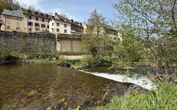 Maison à vendre    7 pièces •  Bagnols-les-Bains