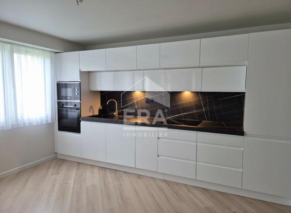 BEL APPARTEMENT RÉNOVÉ DE 79 M² AVEC BALCON ET GARAGE À VALDAHON