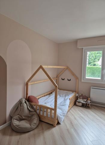 BEL APPARTEMENT RÉNOVÉ DE 79 M² AVEC BALCON ET GARAGE À VALDAHON