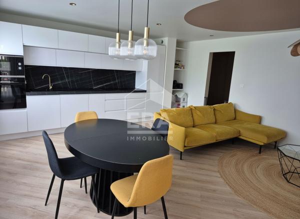 BEL APPARTEMENT RÉNOVÉ DE 79 M² AVEC BALCON ET GARAGE À VALDAHON