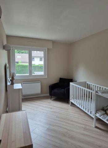 BEL APPARTEMENT RÉNOVÉ DE 79 M² AVEC BALCON ET GARAGE À VALDAHON