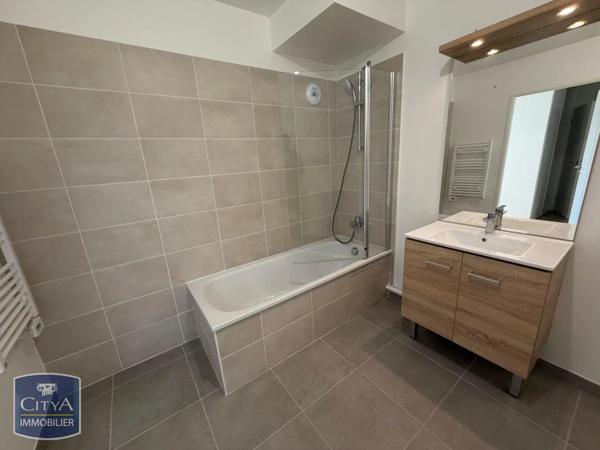 Appartement à louer 3 pièces 69.21m² Saint-Chamond (42400)