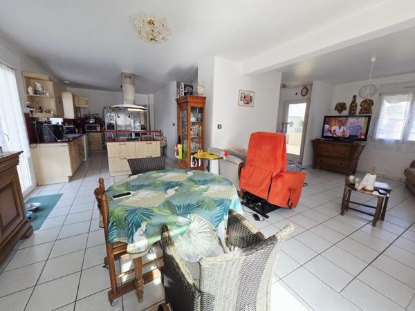 Maison 4 chambres jardin garage piscine