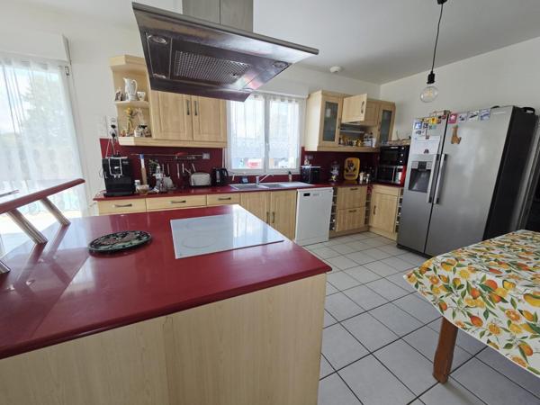 Maison 4 chambres jardin garage piscine