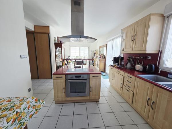 Maison 4 chambres jardin garage piscine