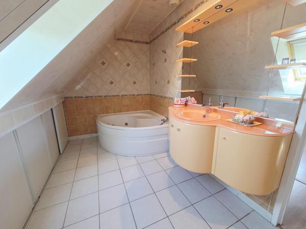 Maison 4 chambres jardin garage piscine