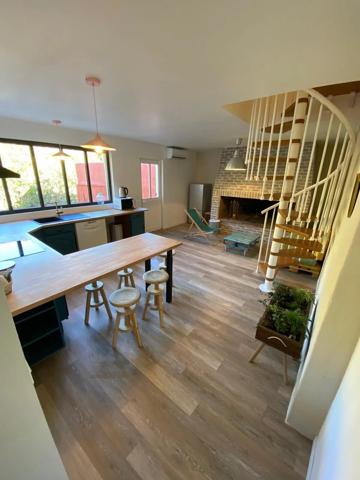 Vente                                                      Maison
                        
                     6 pièces                      178 m2                     à Estagel