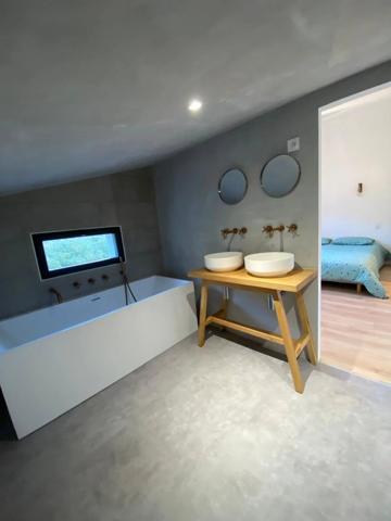 Vente                                                      Maison
                        
                     6 pièces                      178 m2                     à Estagel