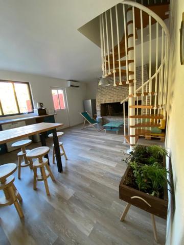 Vente                                                      Maison
                        
                     6 pièces                      178 m2                     à Estagel