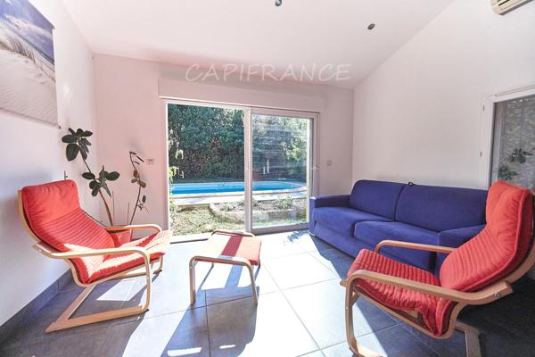 A Eyguières belle villa de plain pied de 150 m2, familiale et économe DPE AA, rénovée, 4 chambres + dépendance, terrain clos de 900m2 , piscine et garage.