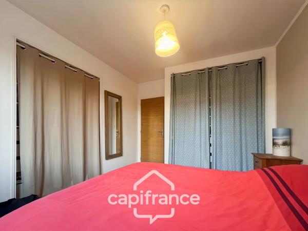 A Eyguières belle villa de plain pied de 150 m2, familiale et économe DPE AA, rénovée, 4 chambres + dépendance, terrain clos de 900m2 , piscine et garage.