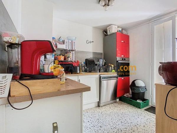 Vente                                                      Appartement
                        
                     3 pièces                      63 m2                     à Perpignan
