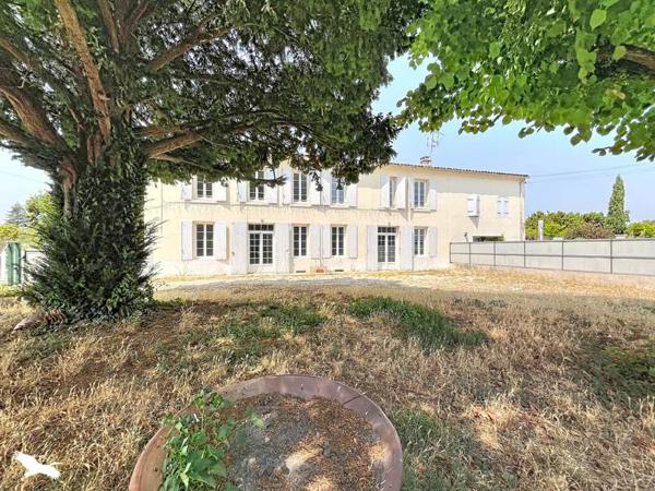 Maison 187 240 € Châteaubernard 4 p 144 m² DPE D