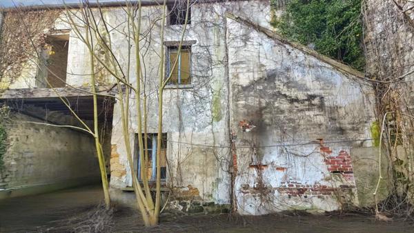 95000 CERGY - MURS, maison à réhabiliter près d'hôtel prestige terrain 685 m²