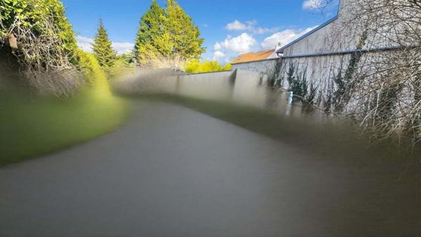 95000 CERGY - MURS, maison à réhabiliter près d'hôtel prestige terrain 685 m²