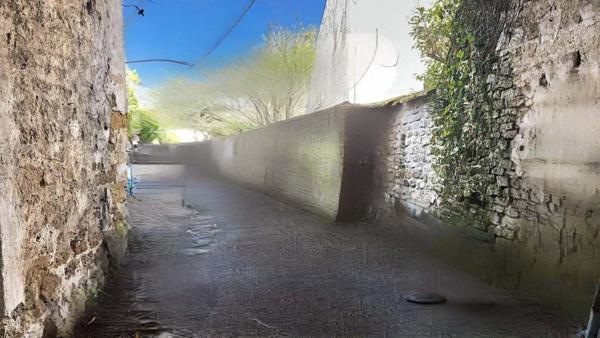 95000 CERGY - MURS, maison à réhabiliter près d'hôtel prestige terrain 685 m²