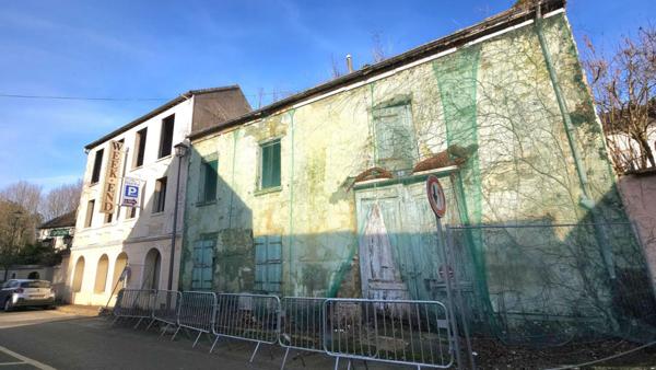 95000 CERGY - MURS, maison à réhabiliter près d'hôtel prestige terrain 685 m²