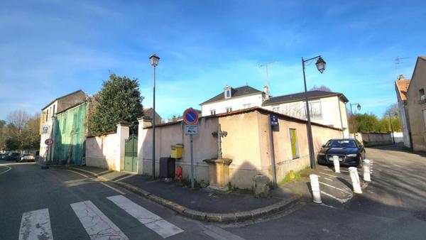 95000 CERGY - MURS, maison à réhabiliter près d'hôtel prestige terrain 685 m²